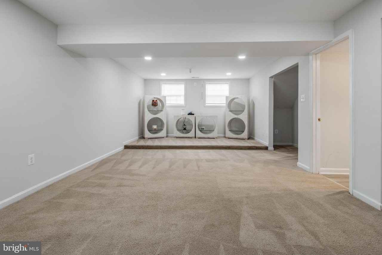 7602 Mezmer Ln - Photo 6 of 25