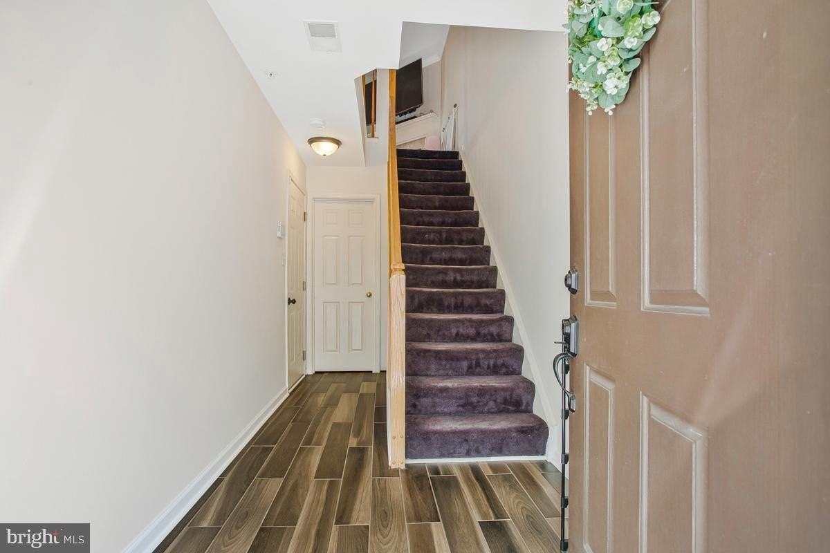 13902 Barrington Ln - Photo 4 of 25