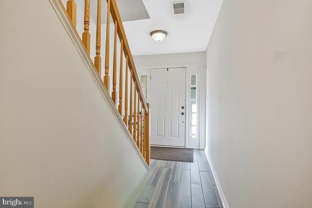 13902 Barrington Ln - Photo 5 of 25