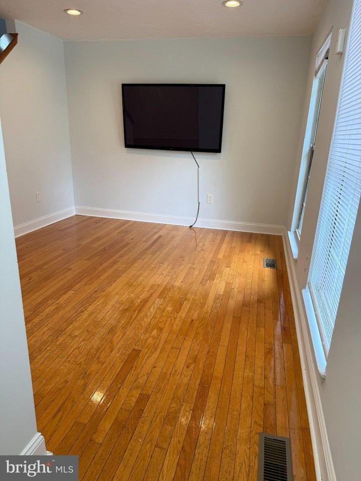 7431 Shady Glen Ter - Photo 3 of 30