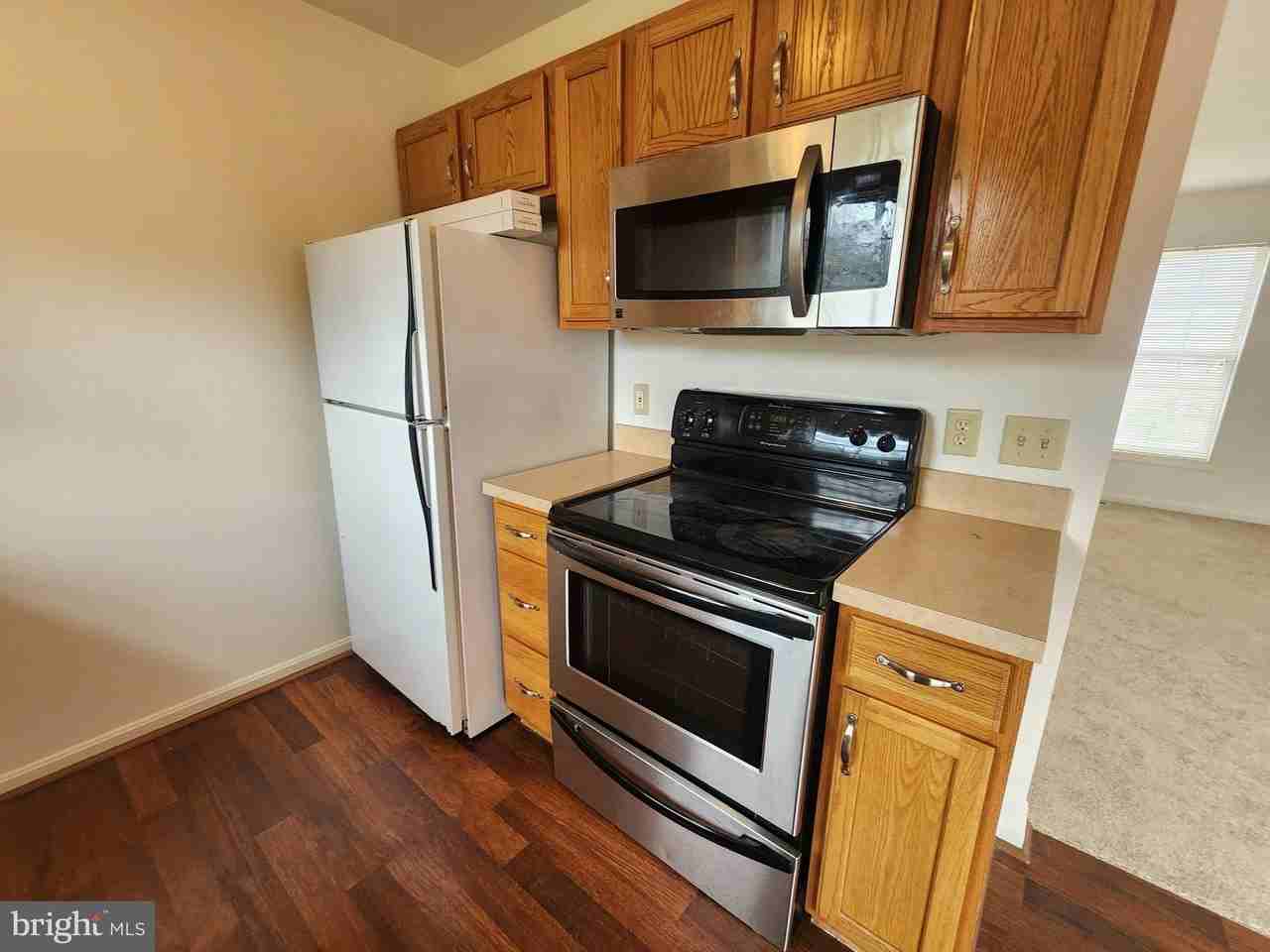 1048 Kasinof Ave - Photo 4 of 26
