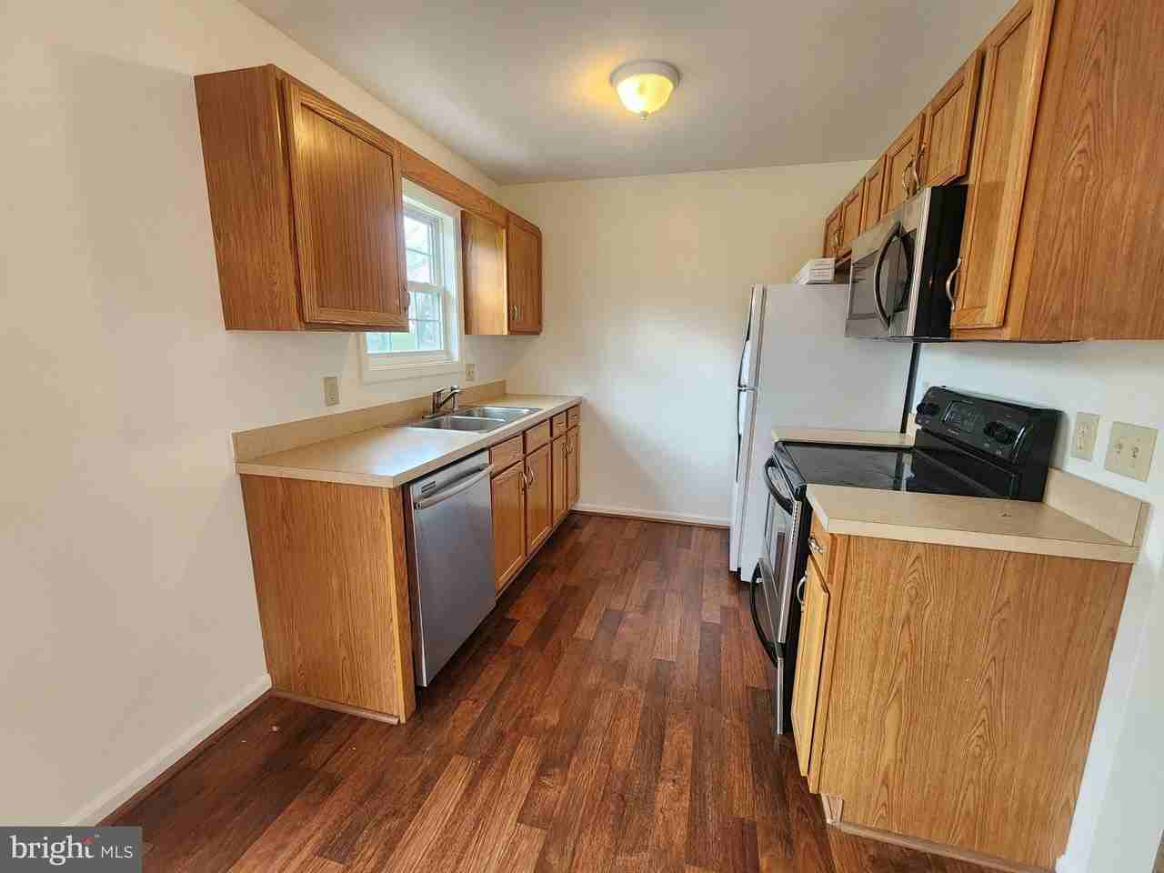 1048 Kasinof Ave - Photo 6 of 26