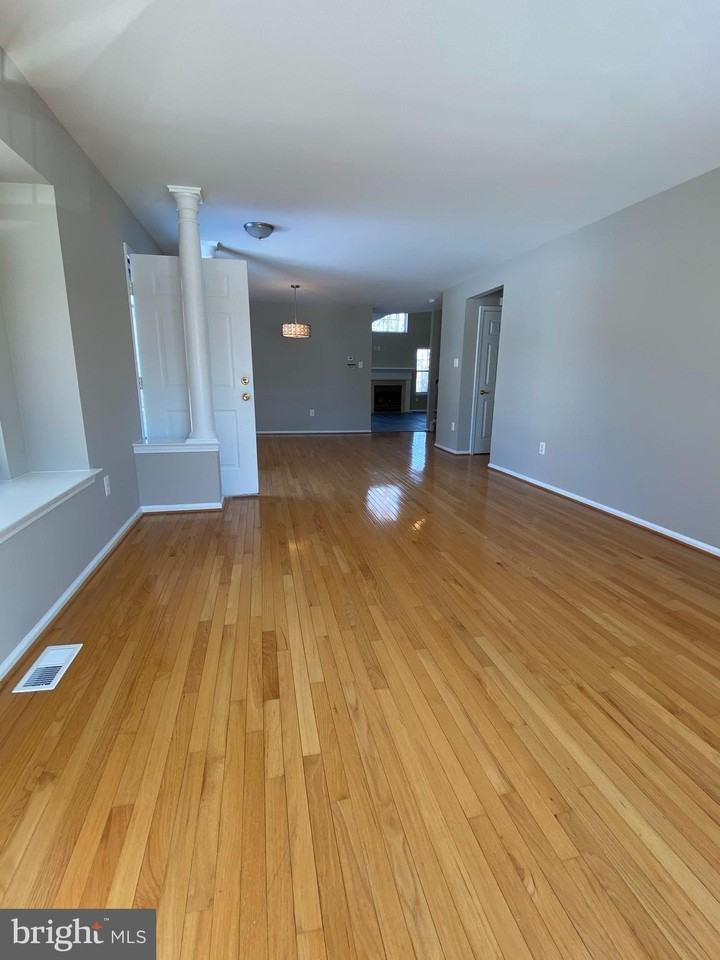 105 Hearthstone Ln - Photo 4 of 24