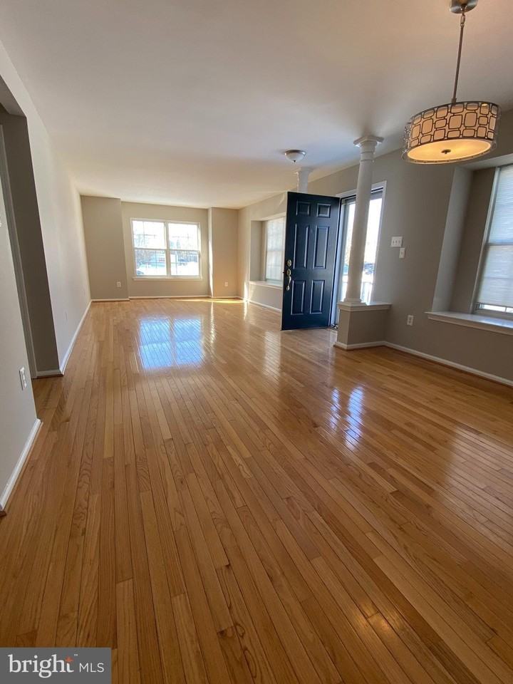 105 Hearthstone Ln - Photo 5 of 24
