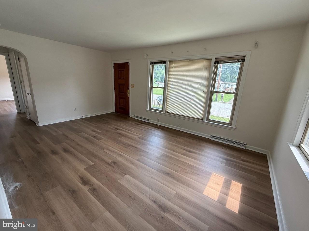 1236 Oak Ln - Photo 2 of 16