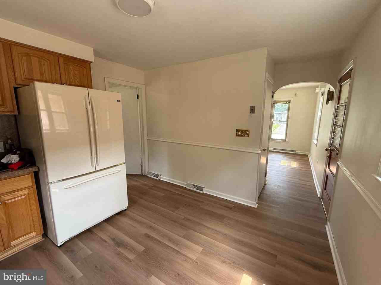 1236 Oak Ln - Photo 4 of 16
