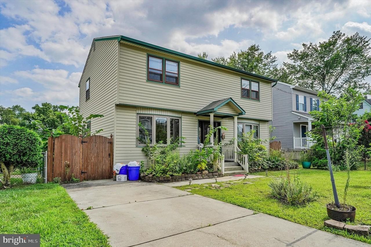 212 E Lafayette Ave - Photo 2 of 28