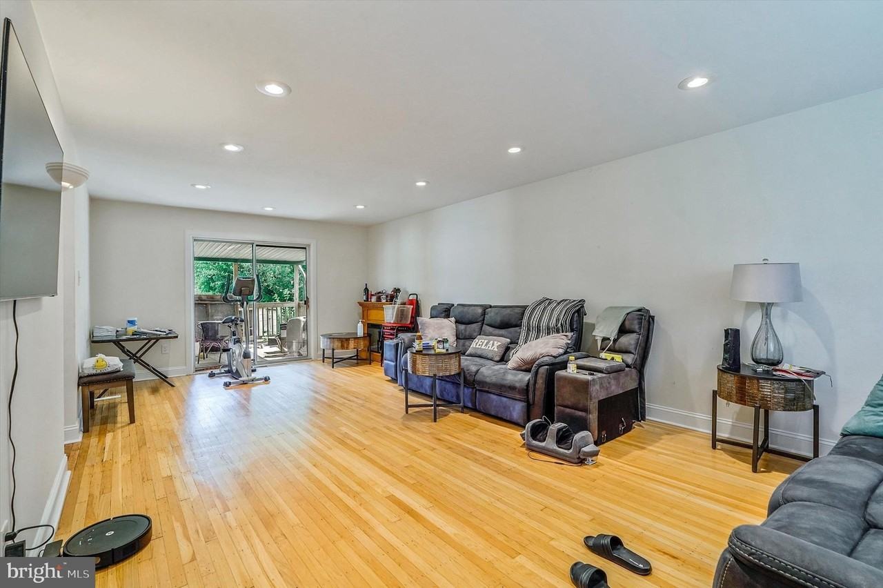 212 E Lafayette Ave - Photo 3 of 28