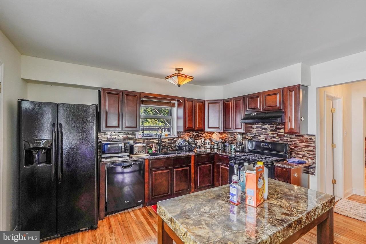 212 E Lafayette Ave - Photo 6 of 28