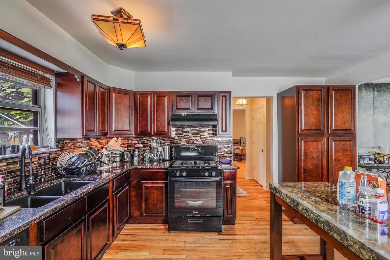 212 E Lafayette Ave - Photo 7 of 28