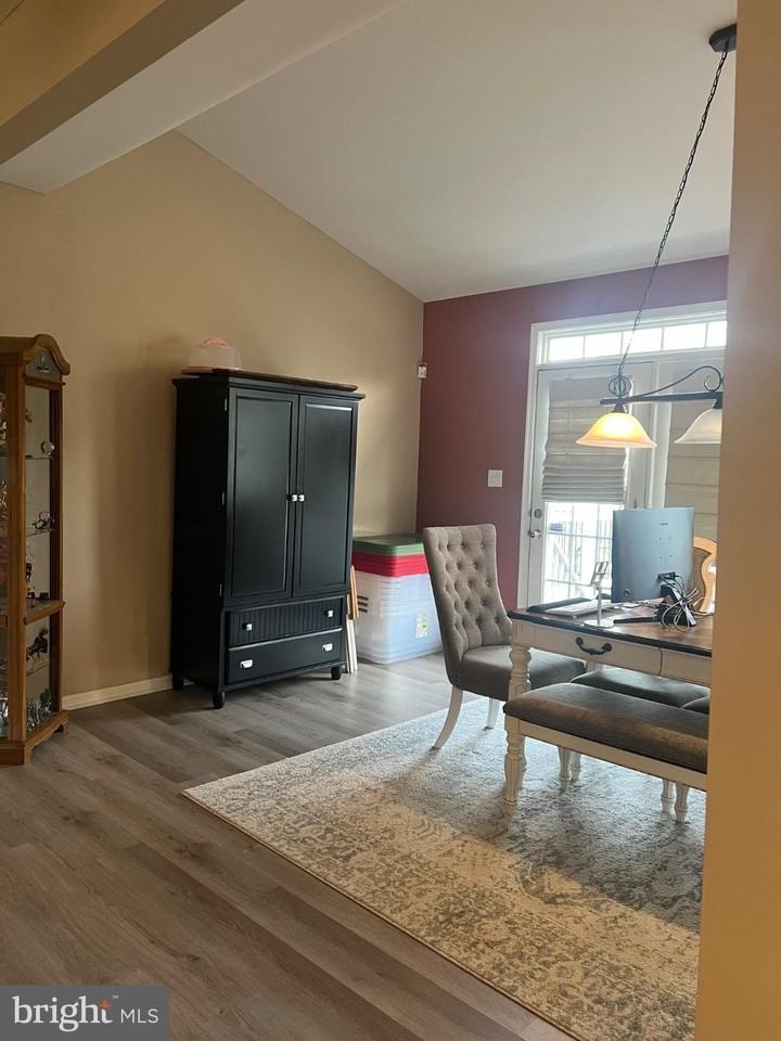 74 Colts Neck Dr - Photo 3 of 25