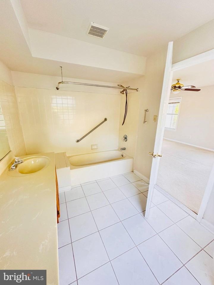 204 Salem Ct #11 - Photo 7 of 8
