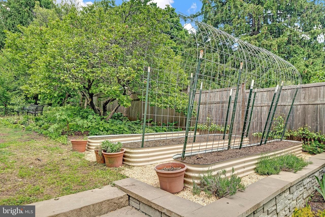 36 Hart Ave - Photo 3 of 50