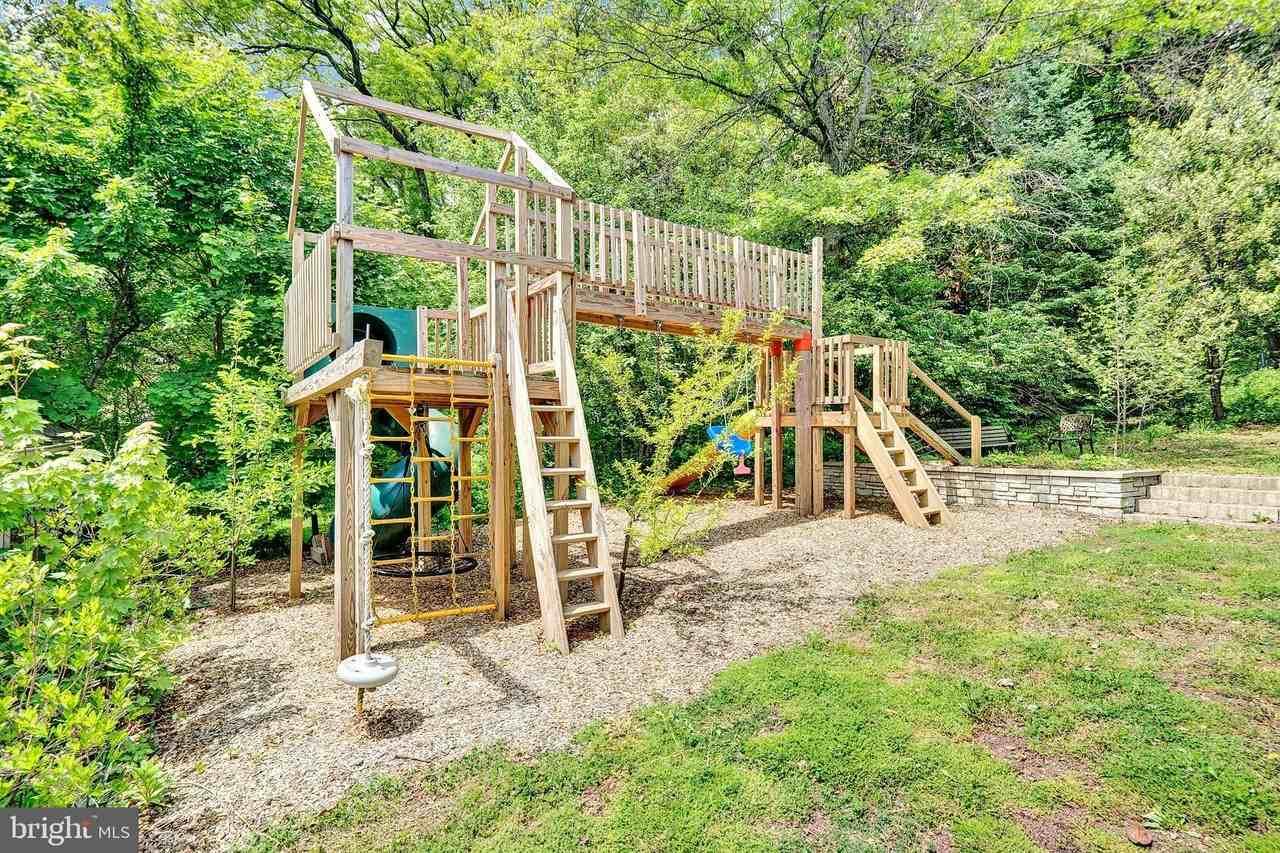 36 Hart Ave - Photo 4 of 50
