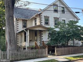 featured image of 121 W Oakland Ave