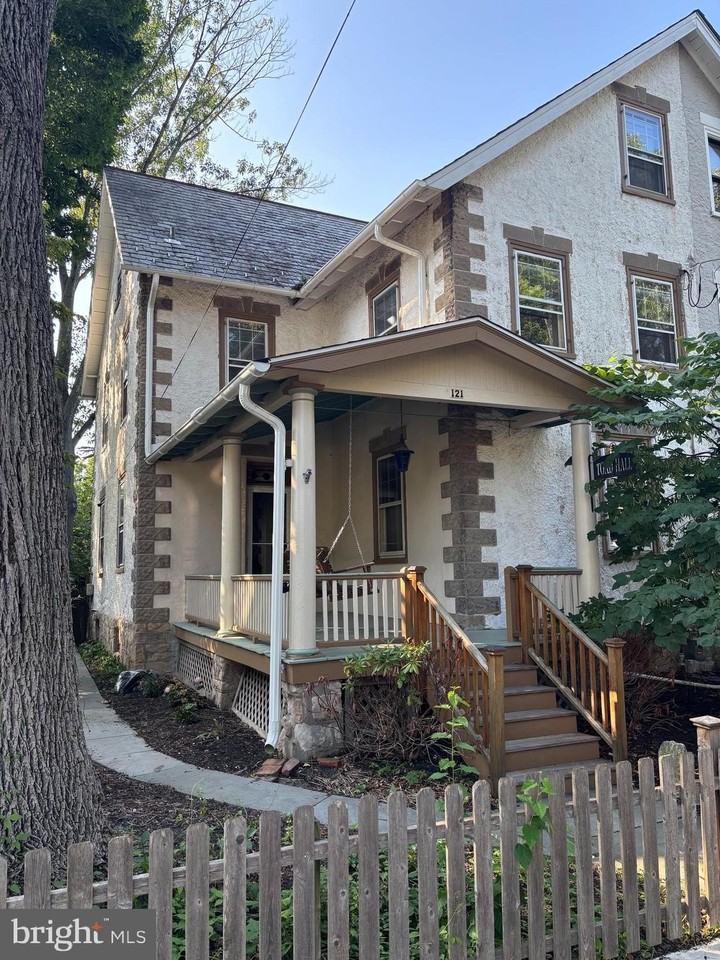 121 W Oakland Ave - Photo 2 of 49