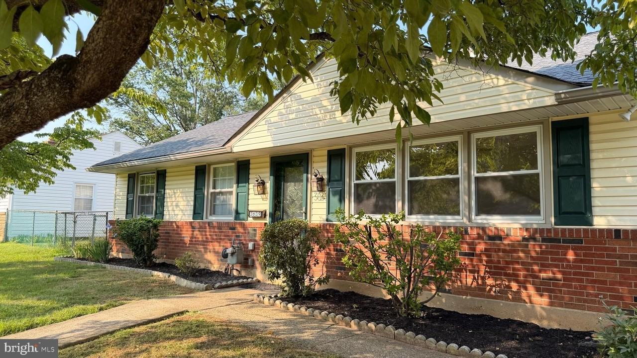 3639 Windsor Dr - Photo 3 of 26