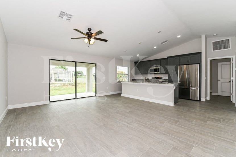 1019 Chapel Ave - Photo 4 of 15