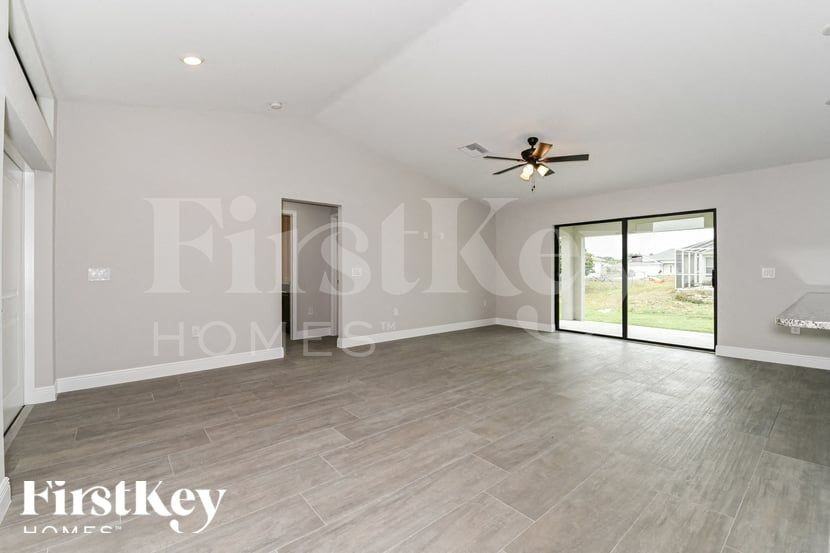 1019 Chapel Ave - Photo 5 of 15