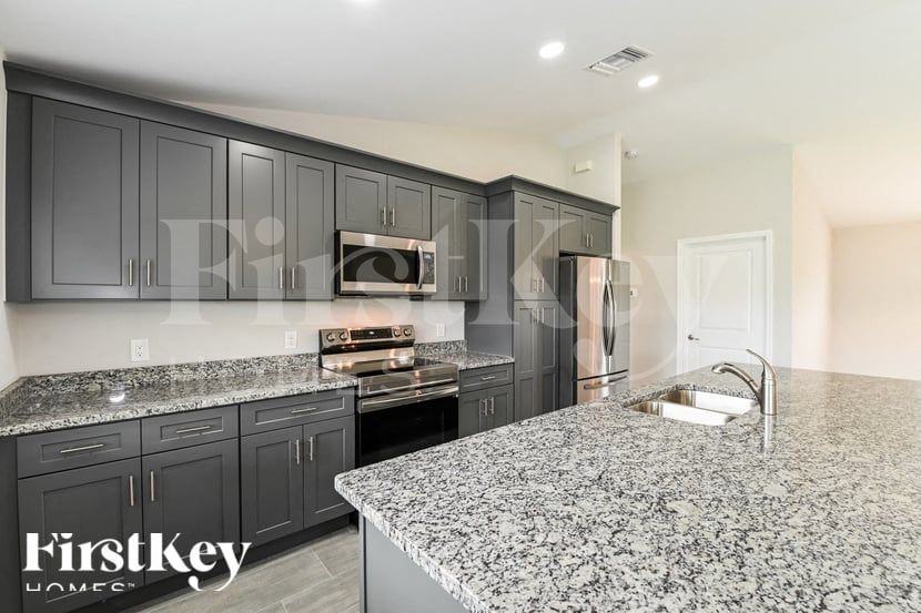 1019 Chapel Ave - Photo 7 of 15