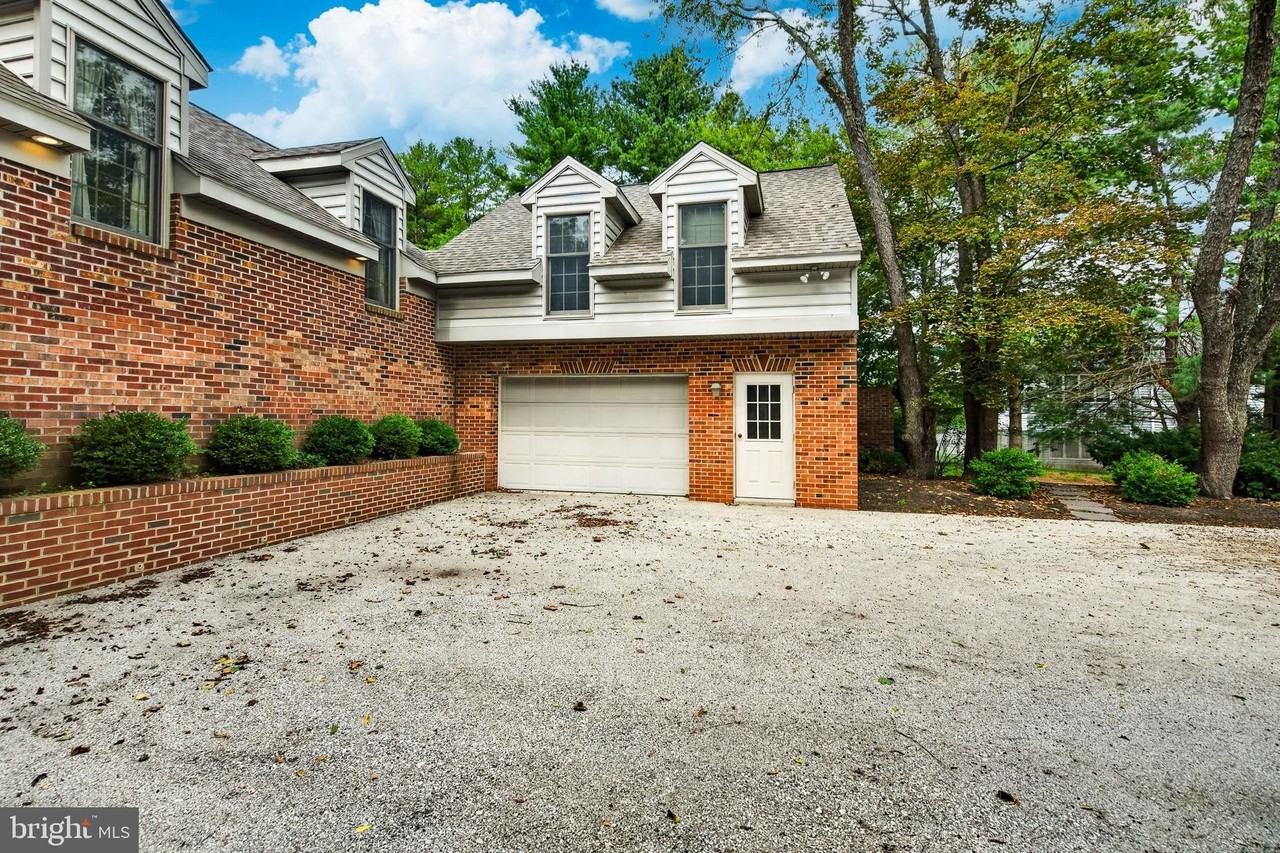 42 Kitty Ln - Photo 6 of 50