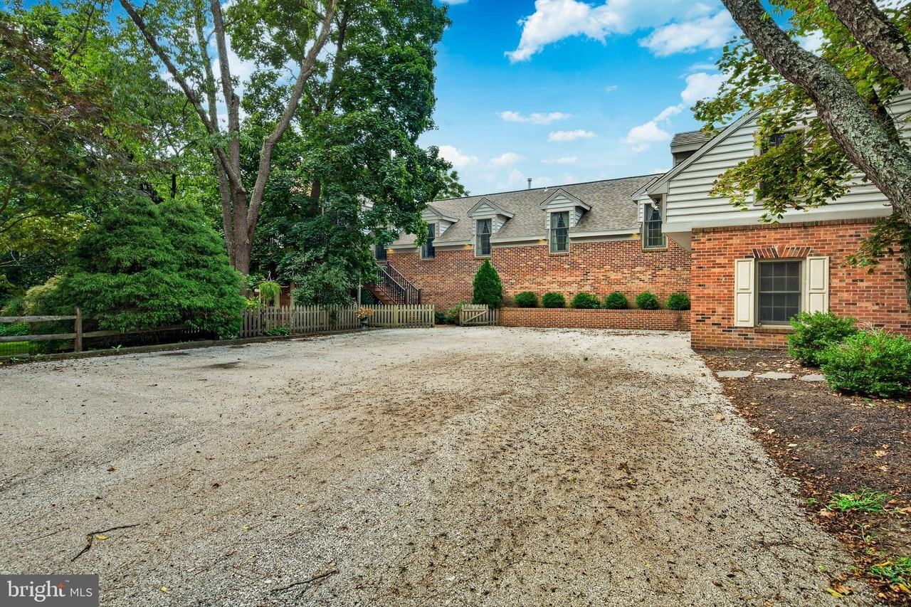 42 Kitty Ln - Photo 7 of 50