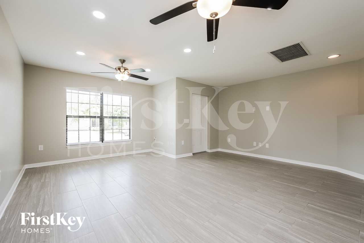 354 Shadow Lakes Dr - Photo 3 of 15
