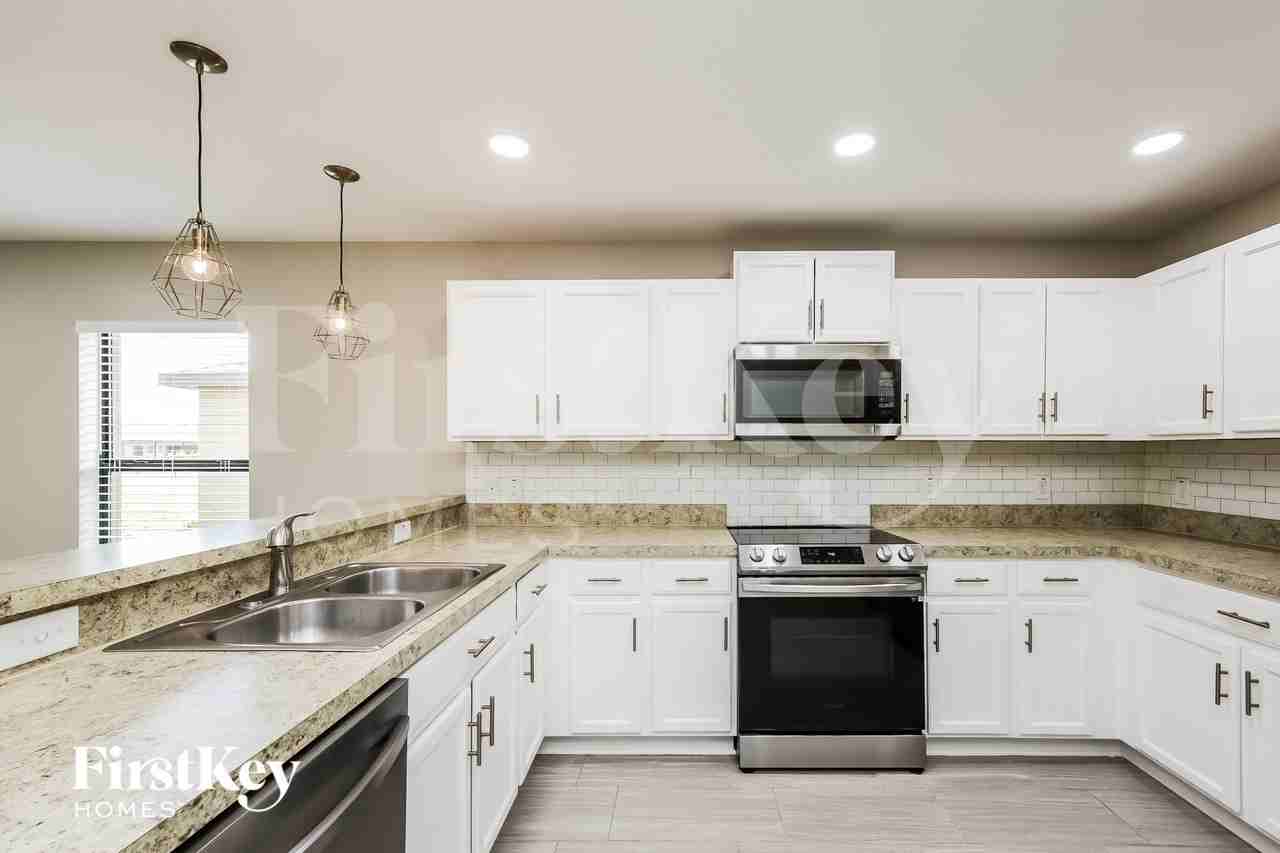 354 Shadow Lakes Dr - Photo 4 of 15