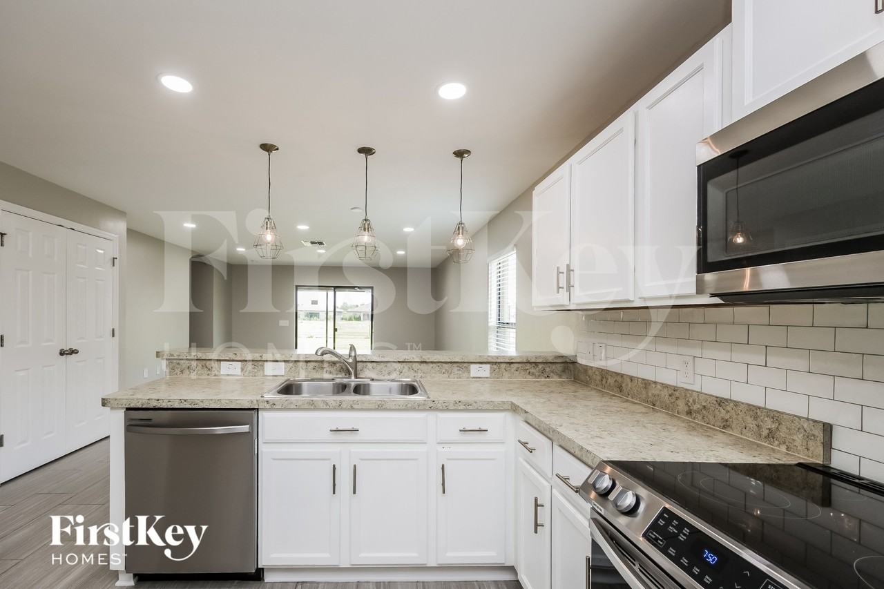 354 Shadow Lakes Dr - Photo 5 of 15