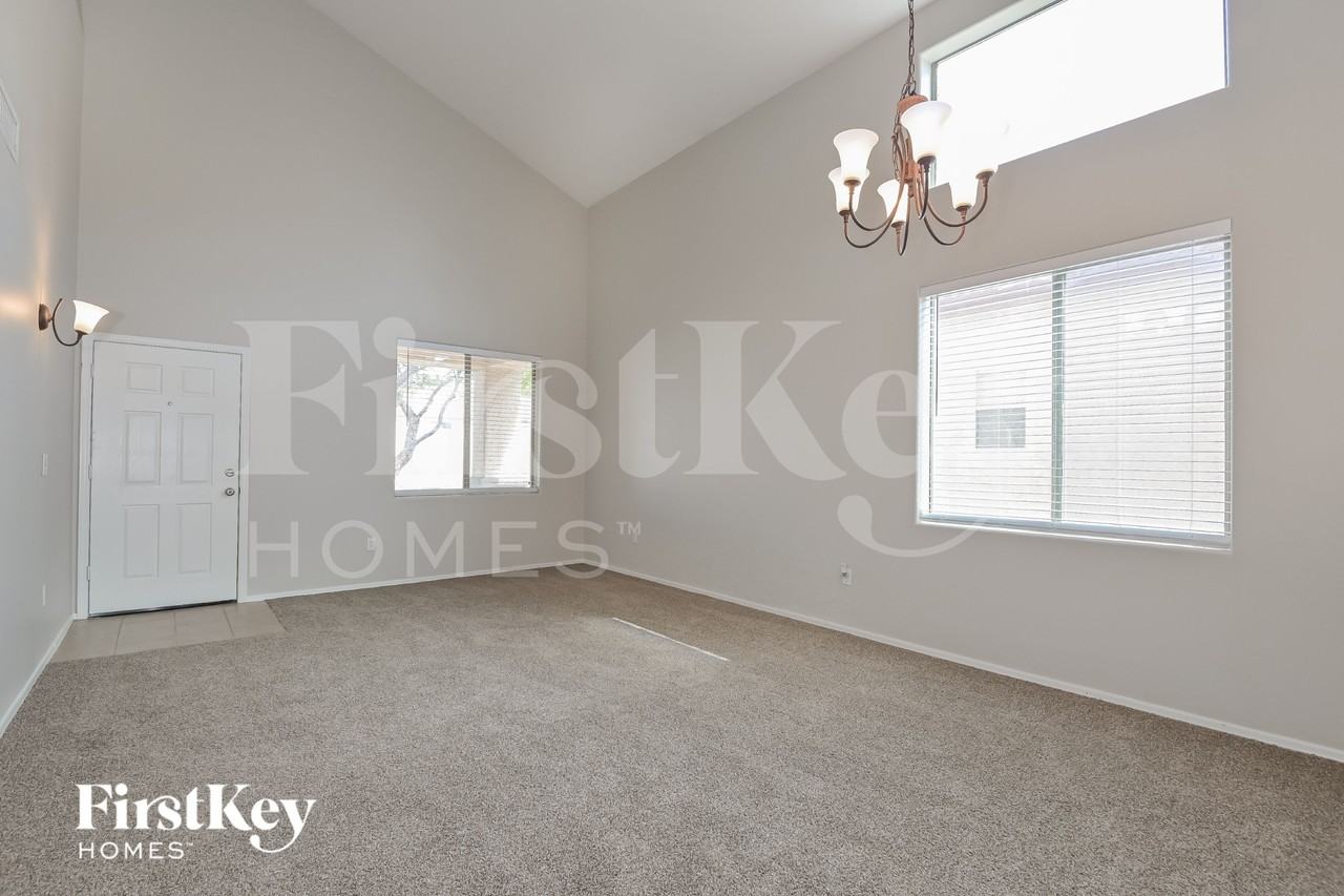10616 S Lucius Dr - Photo 2 of 15
