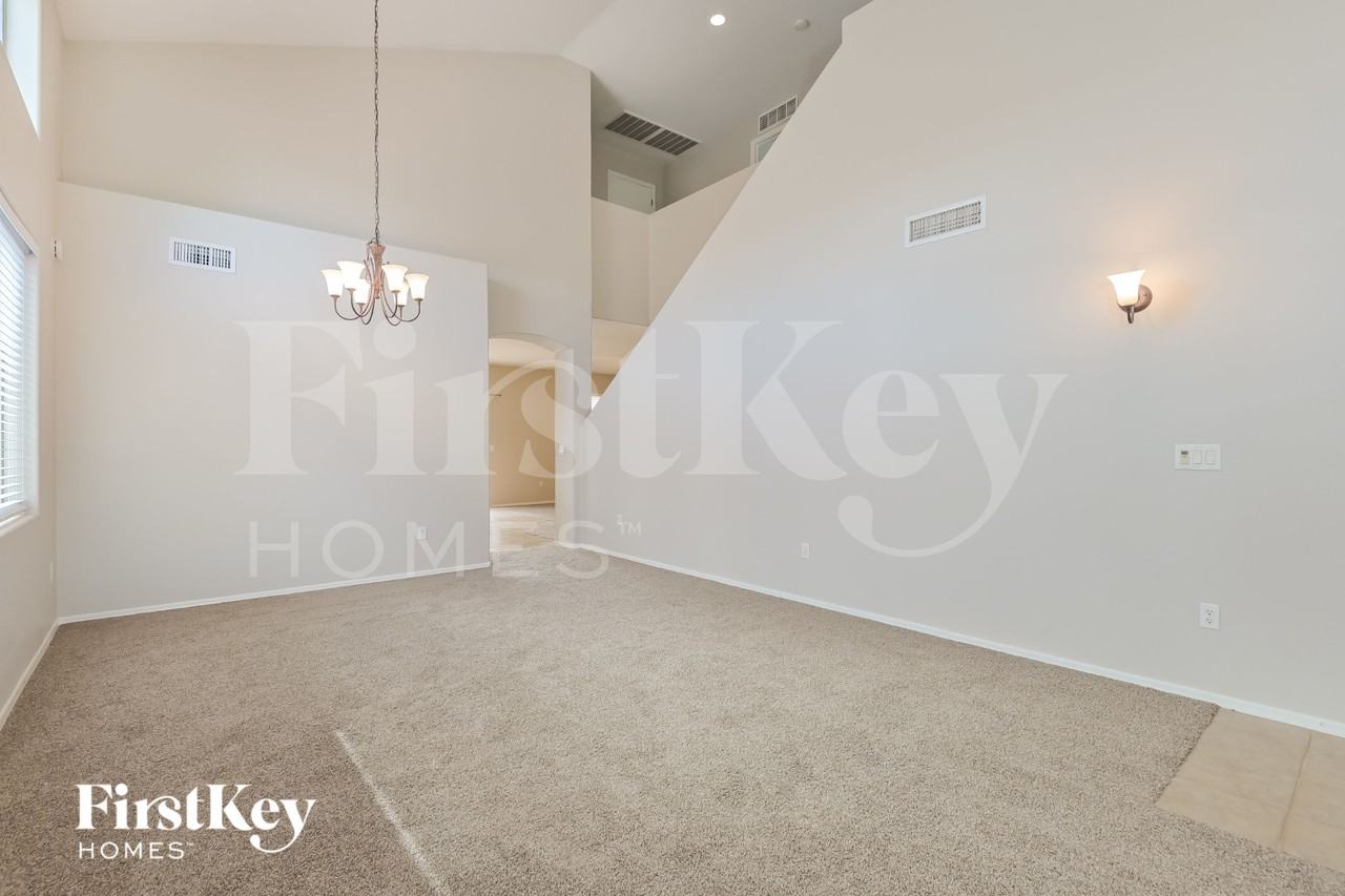 10616 S Lucius Dr - Photo 3 of 15