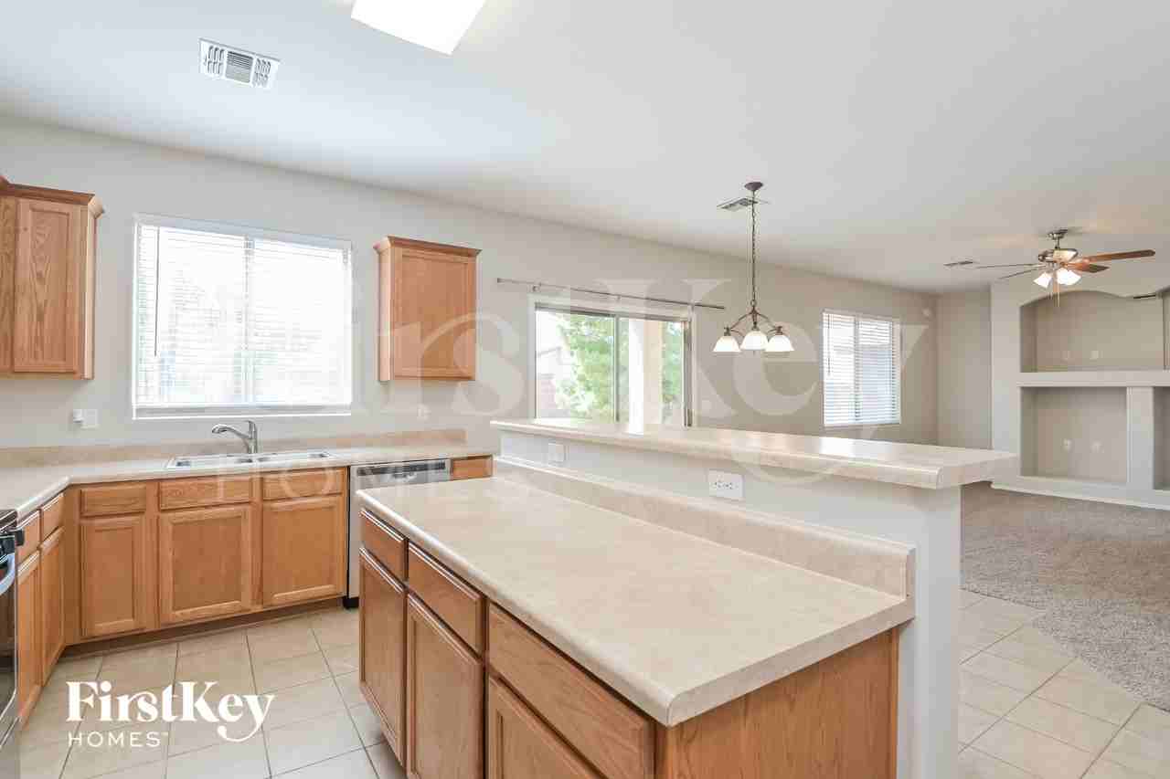 10616 S Lucius Dr - Photo 5 of 15