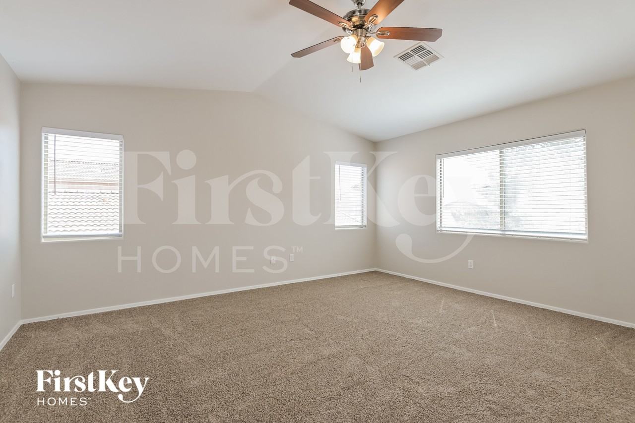 10616 S Lucius Dr - Photo 7 of 15
