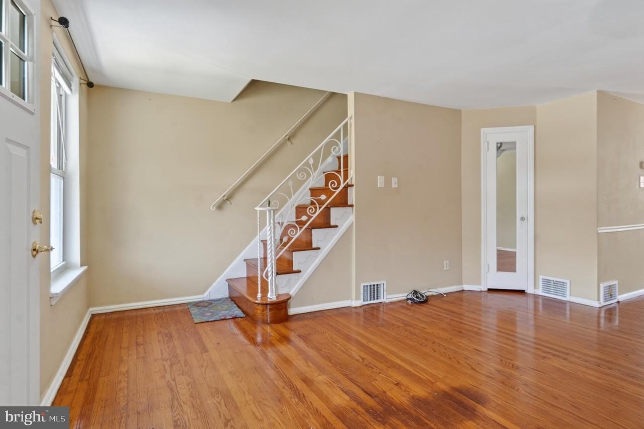 620 E Carver St - Photo 3 of 17