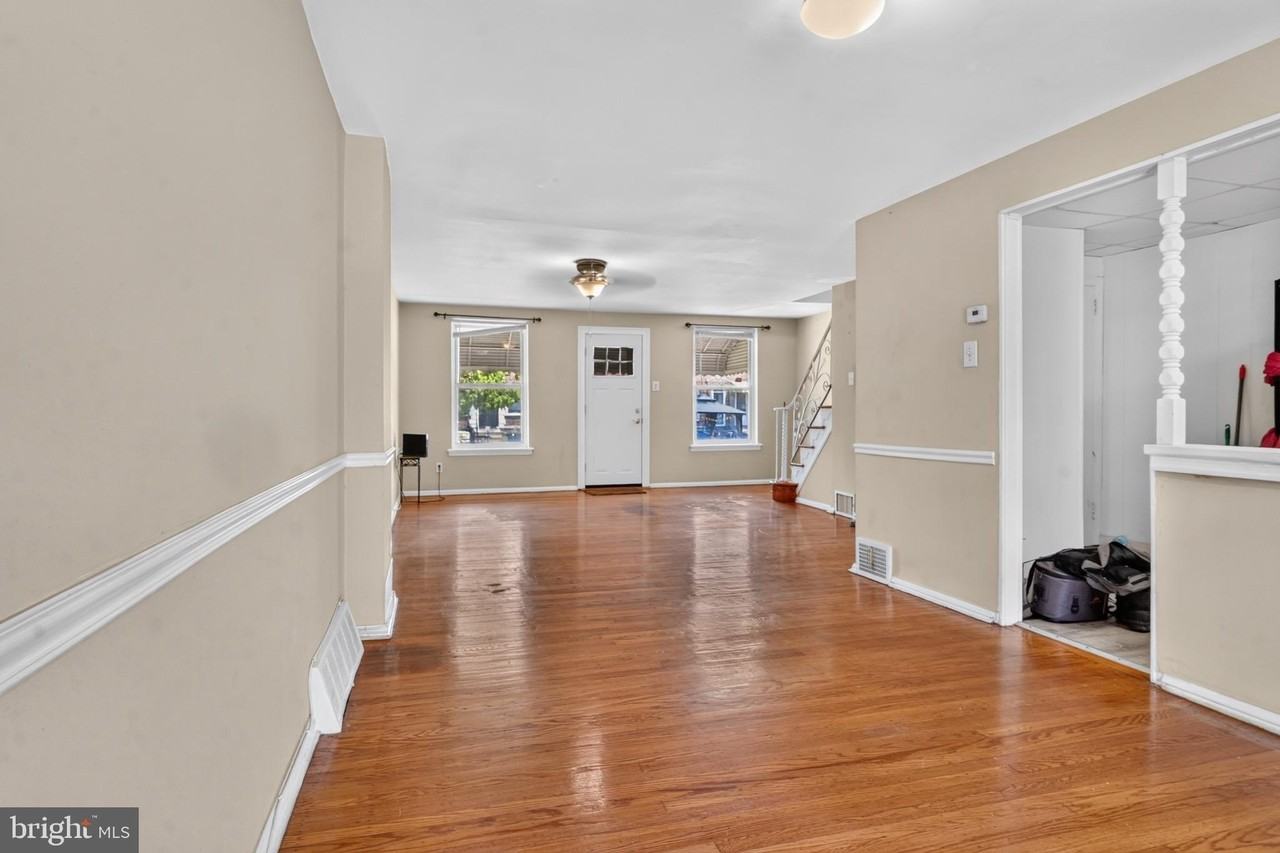 620 E Carver St - Photo 4 of 17
