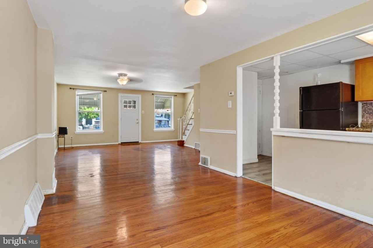 620 E Carver St - Photo 5 of 17