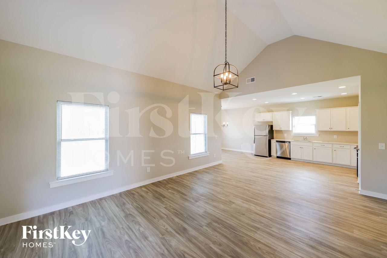 254 Lakewood Ln - Photo 4 of 15