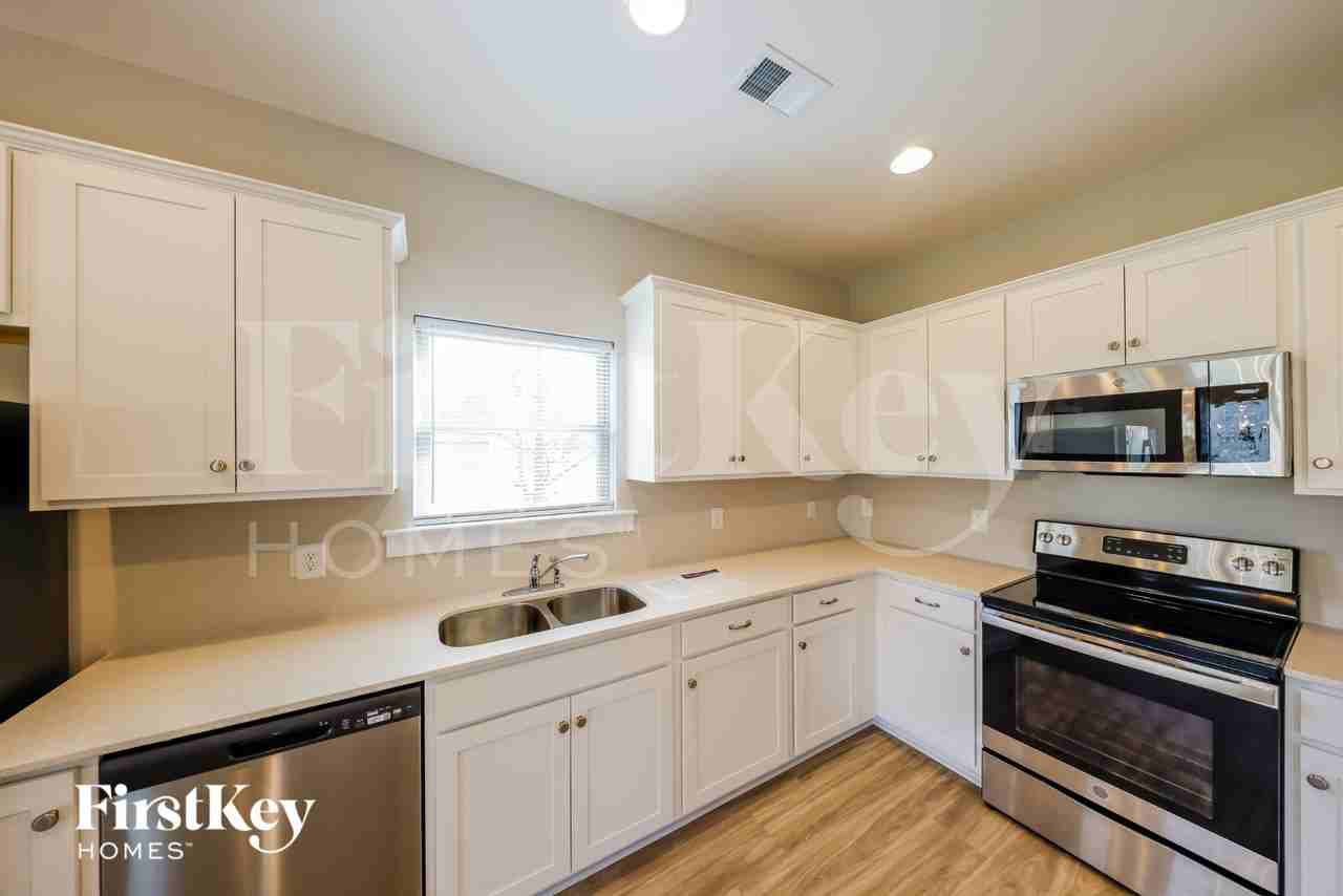 254 Lakewood Ln - Photo 6 of 15