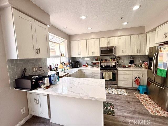 8184 Constantine Dr - Photo 6 of 8