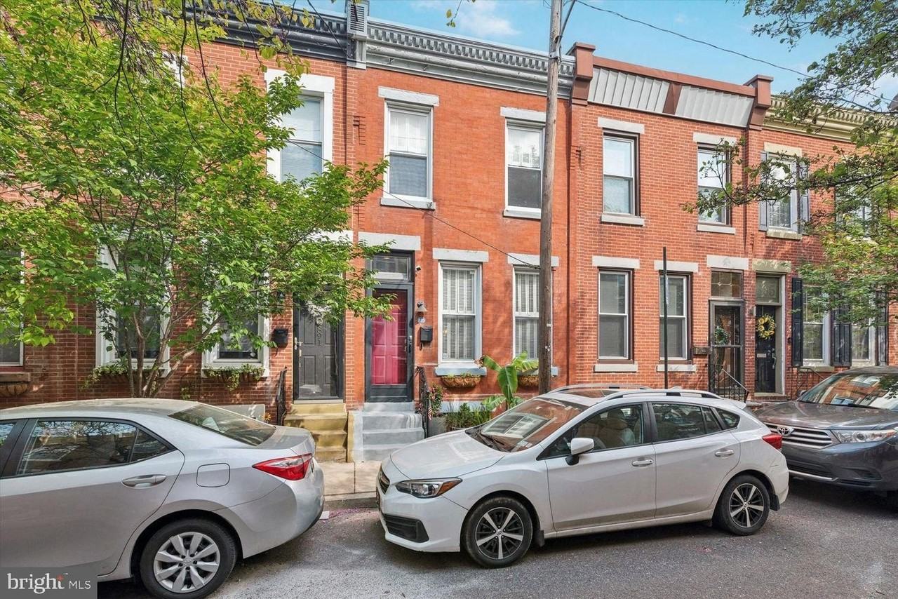 889 N Bucknell St - Photo 2 of 24