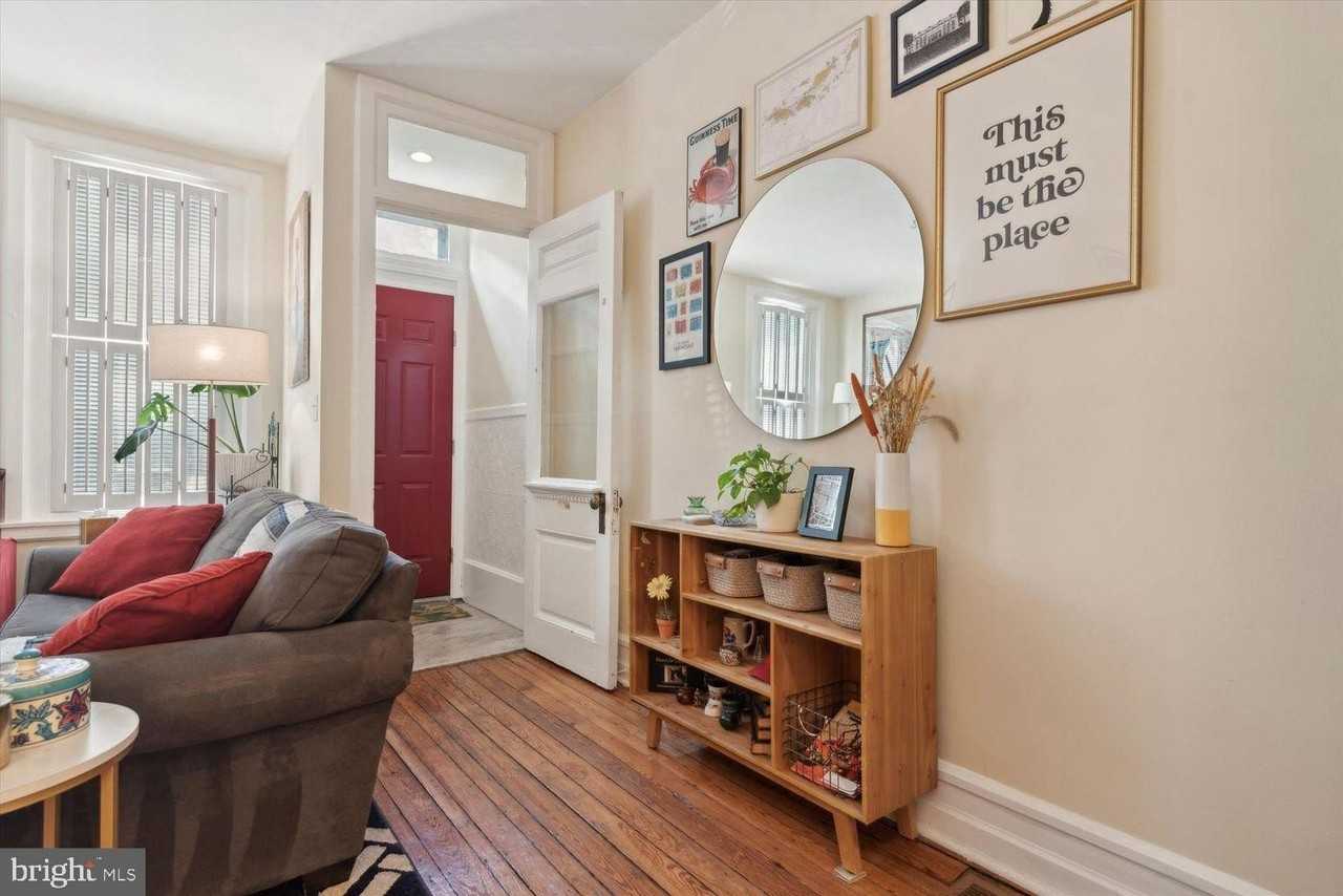 889 N Bucknell St - Photo 3 of 24