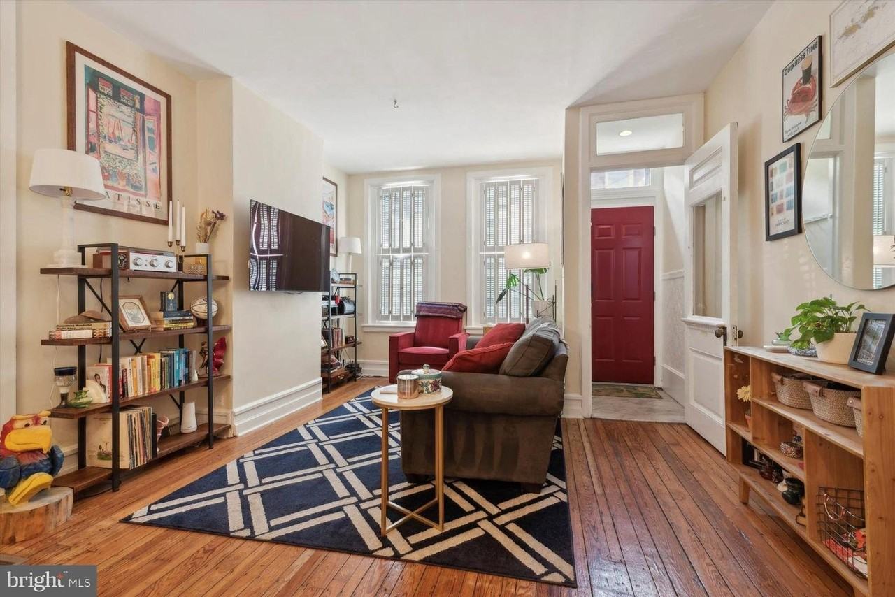 889 N Bucknell St - Photo 5 of 24