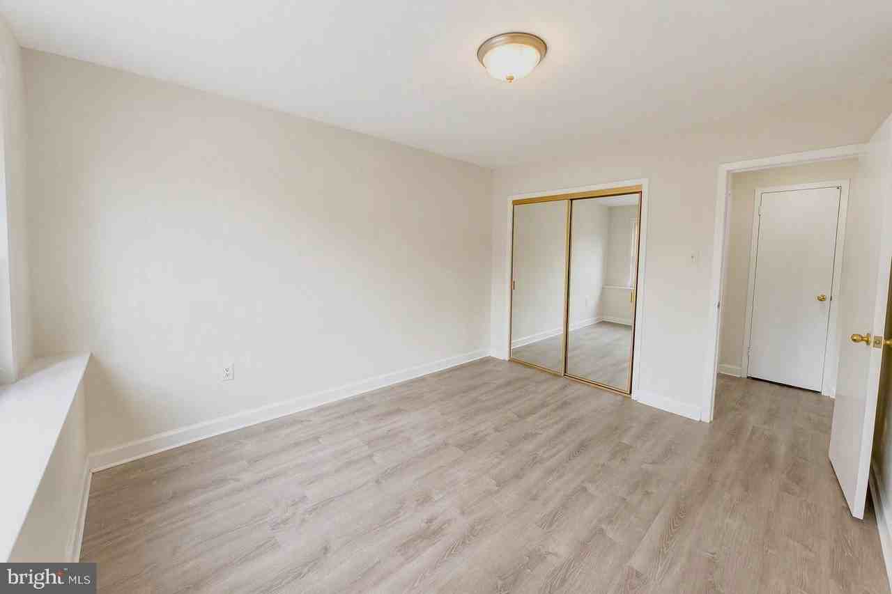 1111 Arlington Blvd #928 - Photo 4 of 20