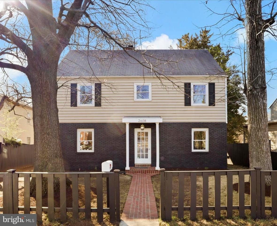 2608 Arlington Blvd - Photo 2 of 30