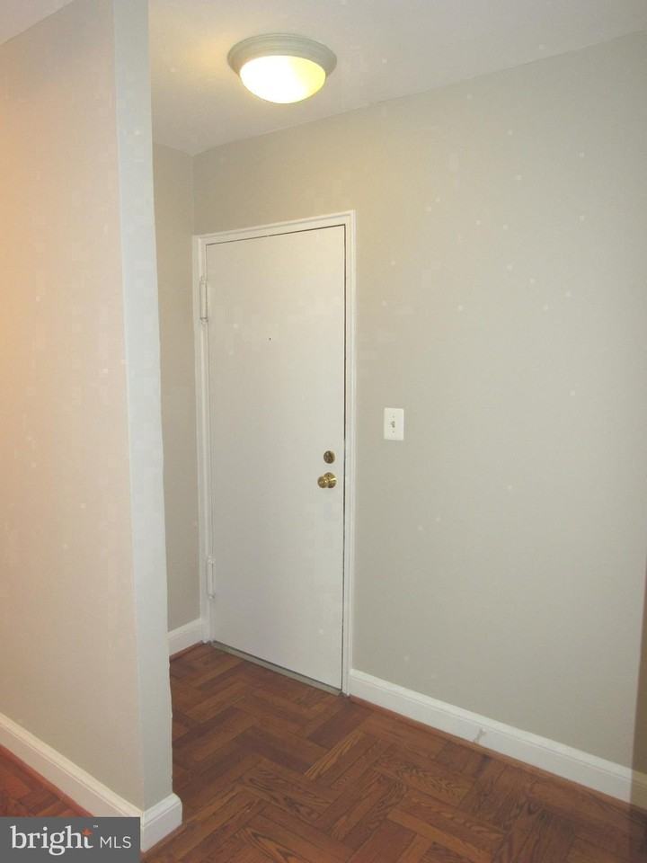 1311 N Ode St #612 - Photo 3 of 35