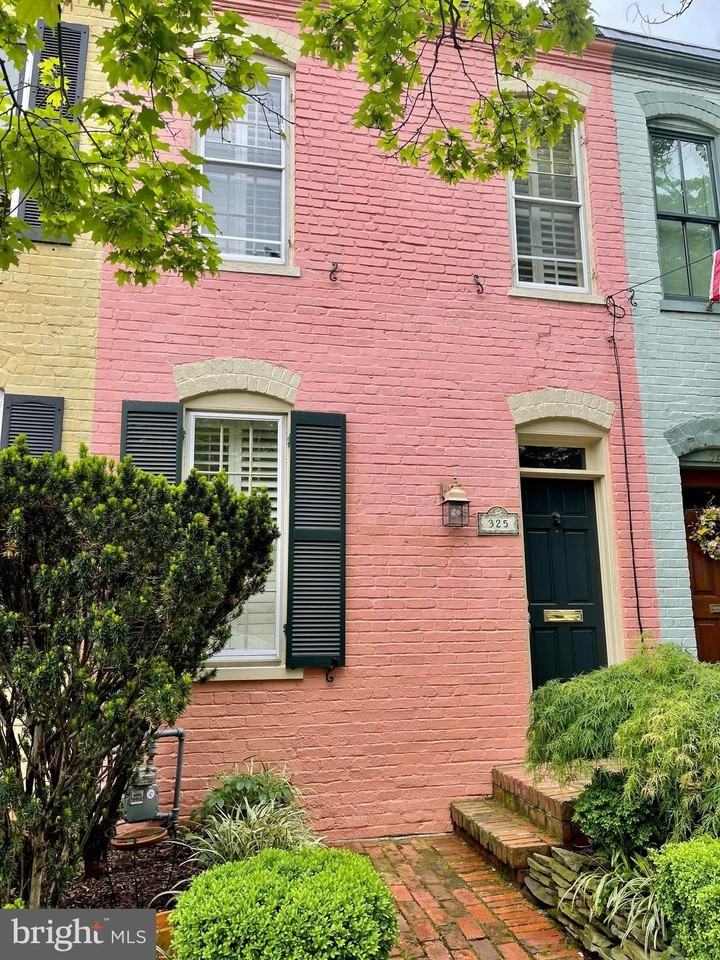 325 N Royal St - Photo 2 of 28
