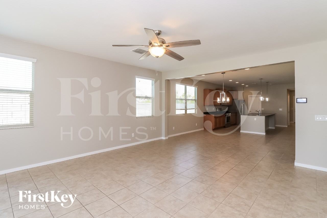 4052 S 101st Ln - Photo 4 of 15