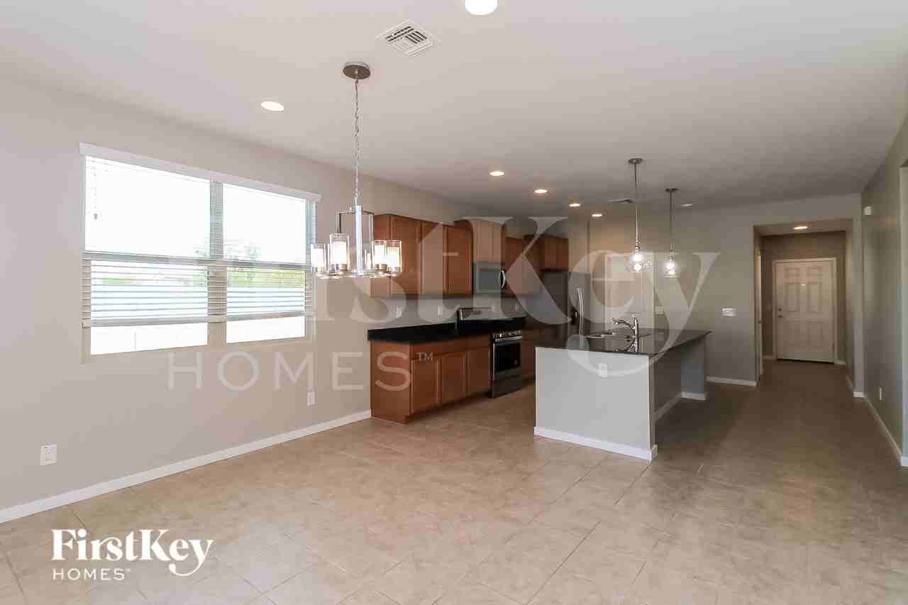 4052 S 101st Ln - Photo 5 of 15