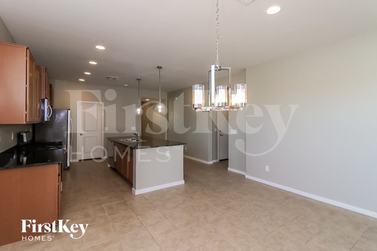 4052 S 101st Ln - Photo 6 of 15
