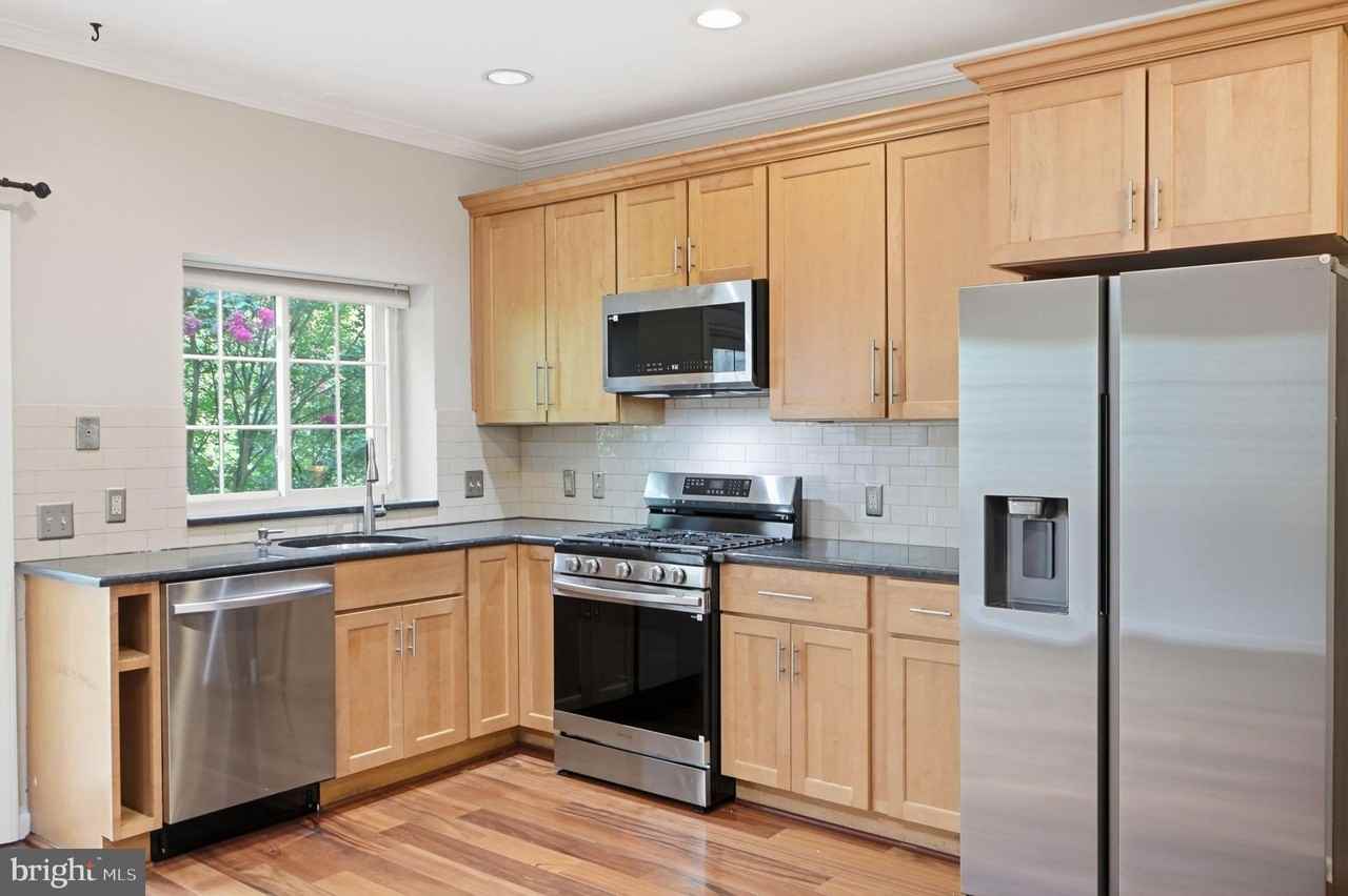 12109 Wedgeway Ct - Photo 3 of 43